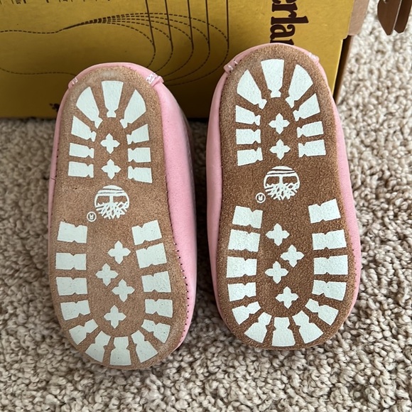 Timberland Infant SZ 2 M pink bootie and hat set. - Picture 4 of 9